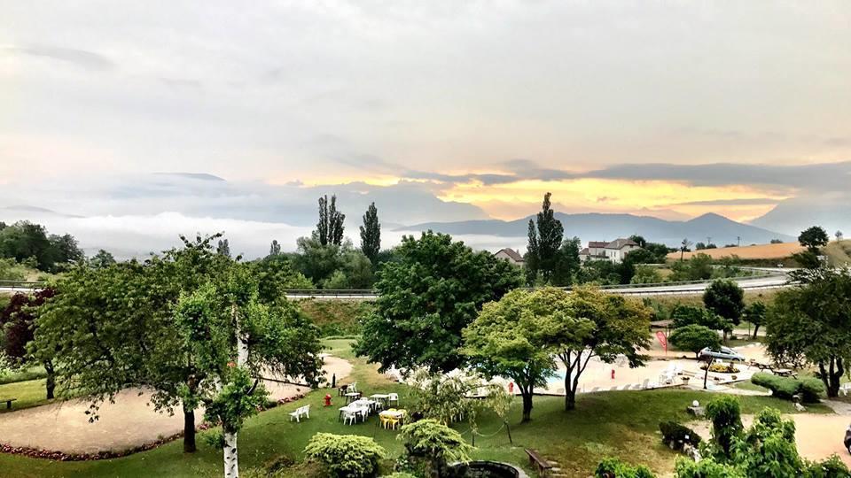 Hotel Restaurant Le Traineau Clelles Ngoại thất bức ảnh